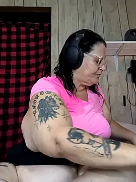 davisdesiresxh online show from October 9, 2025, 2:26 pm