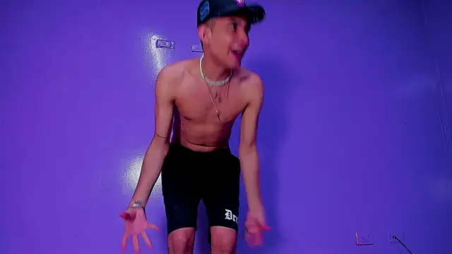 Snapshot of red_point_x chatting on December 8, 2024, 3:00 am red point x online show from December 8, 2024, 3:00 am