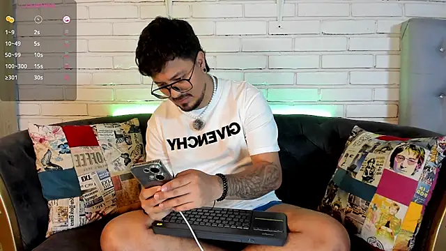 DaviidEvans  online show from November 28, 2025, 2:31 pm