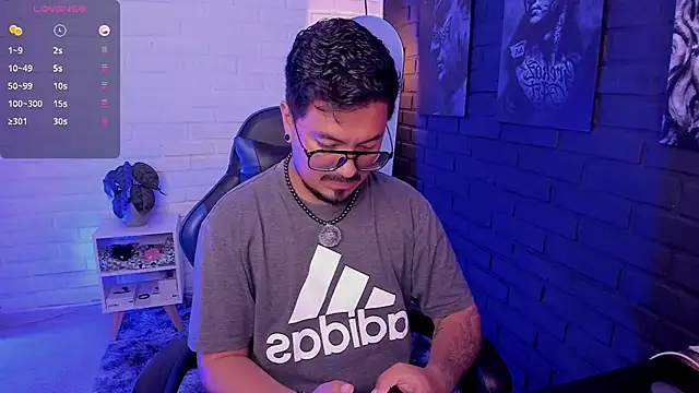 DaviidEvans  online show from May 30, 2026, 9:23 pm