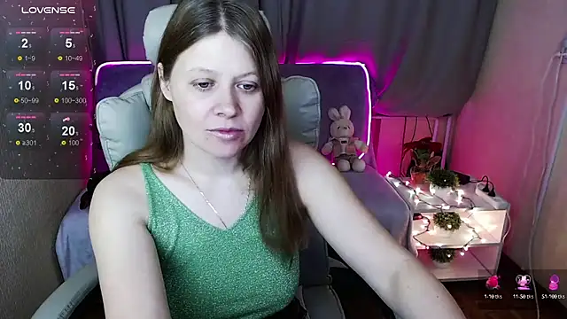 Snapshot of alekasamui chatting on January 17, 2025, 3:34 am alekasamui online show from January 17, 2025, 3:34 am