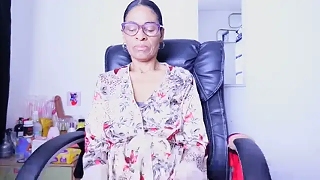 Snapshot of Aries_Mature chatting on July 5, 2026, 1:01 am Aries Mature online show from July 5, 2026, 1:01 am