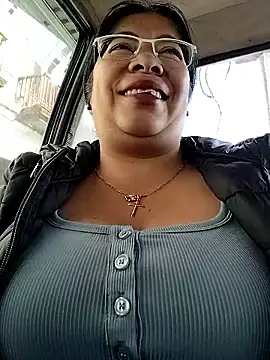   valentina18 online show from November 22, 2025, 1:21 pm