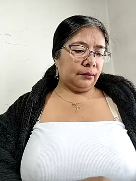   valentina18 online show from December 16, 2025, 1:16 pm