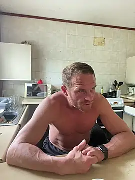 Snapshot of FuelX@xh chatting on August 5, 2026, 6:38 am FuelXxh online show from August 5, 2026, 6:38 am