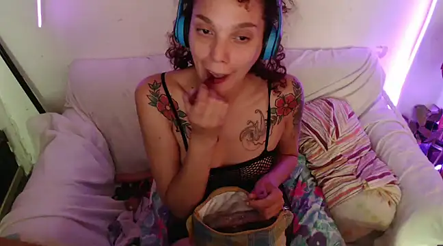 Snapshot of deftoolceles chatting on December 14, 2024, 10:02 am deftoolceles online show from December 14, 2024, 10:02 am