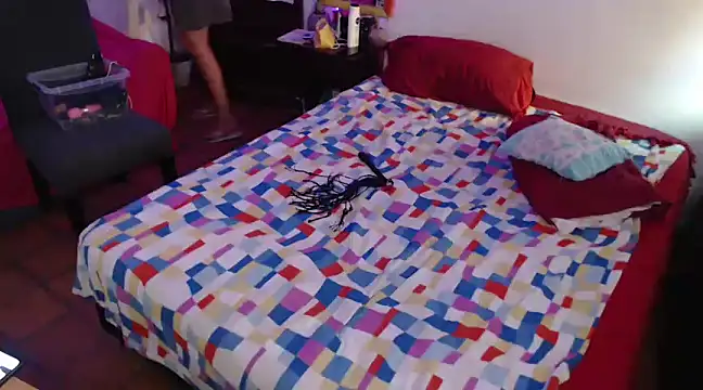 Snapshot of deftoolceles chatting on March 20, 2025, 7:35 pm deftoolceles online show from March 20, 2025, 7:35 pm