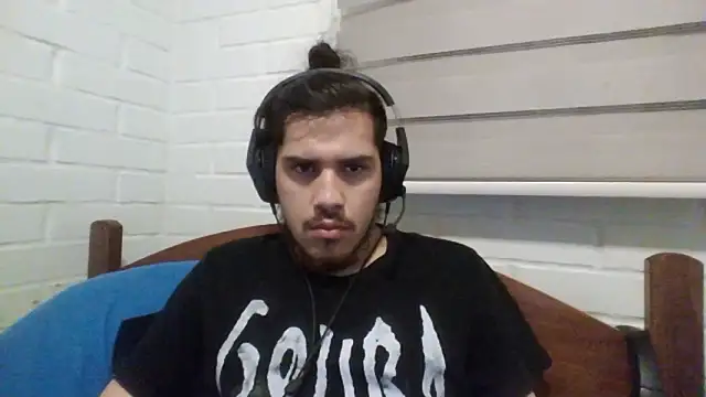 Snapshot of hung_weeb chatting on December 2, 2024, 12:09 am hung weeb online show from December 2, 2024, 12:09 am