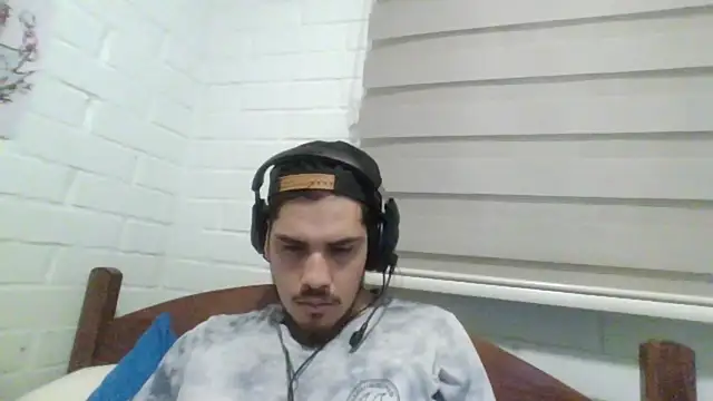 Snapshot of hung_weeb chatting on December 10, 2024, 12:28 am hung weeb online show from December 10, 2024, 12:28 am