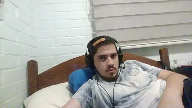 Snapshot of hung_weeb chatting on December 10, 2024, 3:30 am hung weeb online show from December 10, 2024, 3:30 am