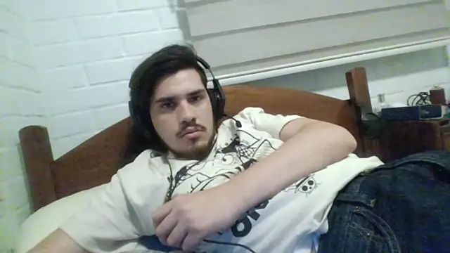 Snapshot of hung_weeb chatting on December 11, 2024, 3:45 am hung weeb online show from December 11, 2024, 3:45 am