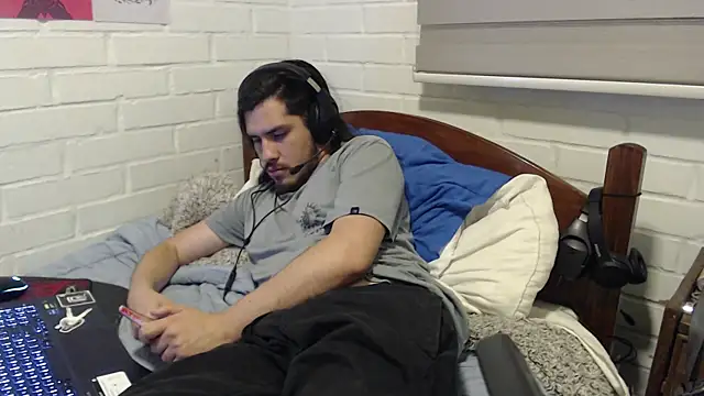 Snapshot of hung_weeb chatting on December 19, 2024, 2:56 am hung weeb online show from December 19, 2024, 2:56 am