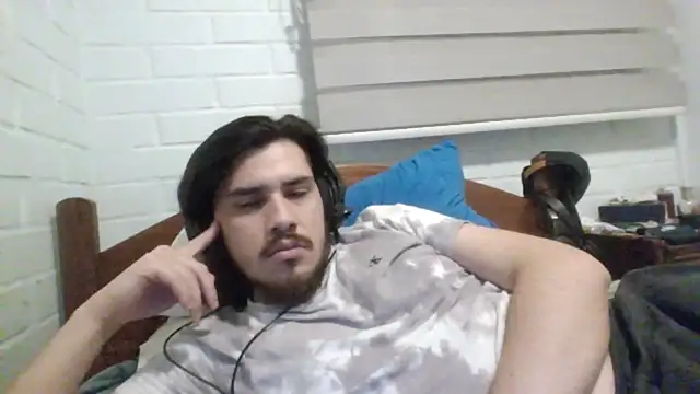 Snapshot of hung_weeb chatting on December 24, 2024, 3:38 am hung weeb online show from December 24, 2024, 3:38 am