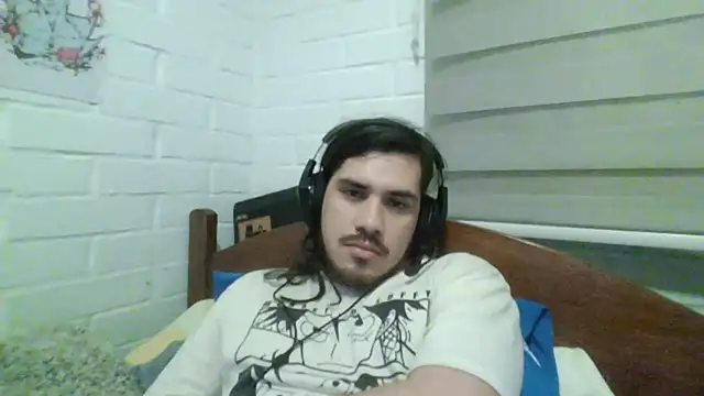 Snapshot of hung_weeb chatting on January 11, 2025, 1:37 am hung weeb online show from January 11, 2025, 1:37 am