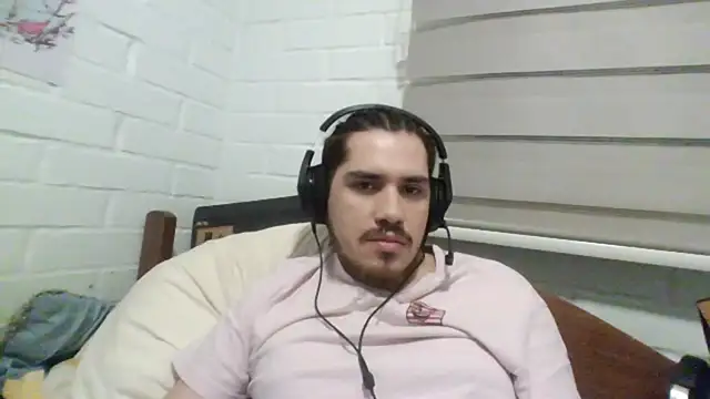 Snapshot of hung_weeb chatting on January 18, 2025, 2:58 am hung weeb online show from January 18, 2025, 2:58 am