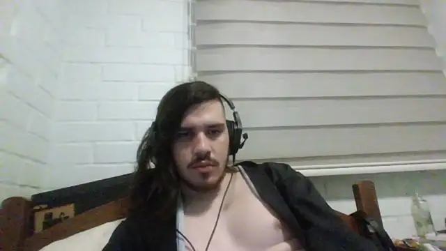 Snapshot of hung_weeb chatting on January 20, 2025, 4:43 am hung weeb online show from January 20, 2025, 4:43 am