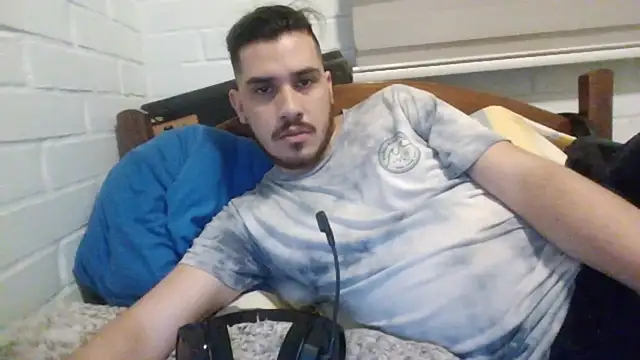 Snapshot of hung_weeb chatting on January 22, 2025, 3:41 am hung weeb online show from January 22, 2025, 3:41 am