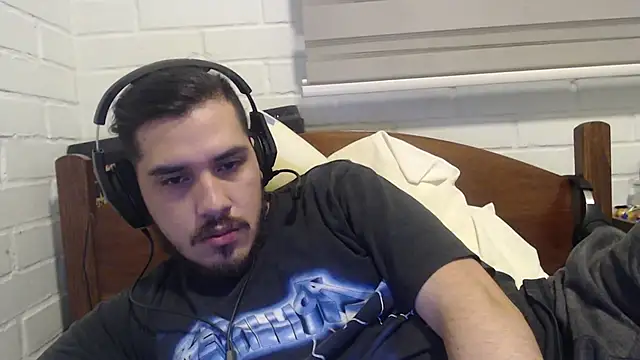 Snapshot of hung_weeb chatting on February 3, 2025, 3:53 am hung weeb online show from February 3, 2025, 3:53 am