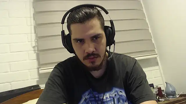 Snapshot of hung_weeb chatting on February 4, 2025, 6:57 am hung weeb online show from February 4, 2025, 6:57 am