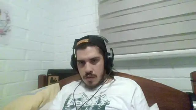 Snapshot of hung_weeb chatting on February 6, 2025, 2:55 am hung weeb online show from February 6, 2025, 2:55 am