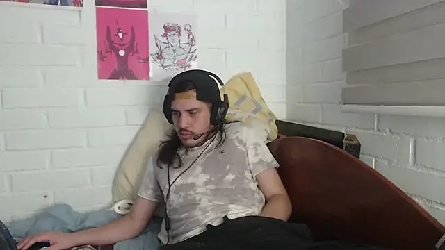 Snapshot of hung_weeb chatting on February 12, 2025, 3:18 am hung weeb online show from February 12, 2025, 3:18 am