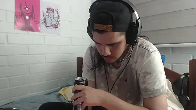 Snapshot of hung_weeb chatting on February 13, 2025, 2:45 am hung weeb online show from February 13, 2025, 2:45 am