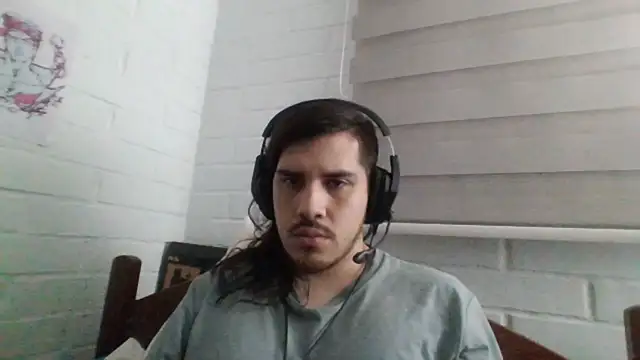 Snapshot of hung_weeb chatting on February 14, 2025, 1:02 am hung weeb online show from February 14, 2025, 1:02 am