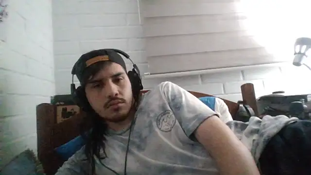 Snapshot of hung_weeb chatting on February 19, 2025, 3:39 am hung weeb online show from February 19, 2025, 3:39 am