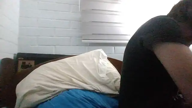 Snapshot of hung_weeb chatting on March 7, 2025, 3:29 am hung weeb online show from March 7, 2025, 3:29 am