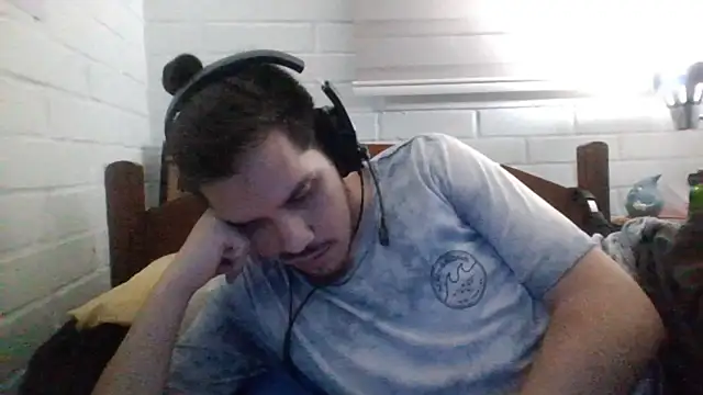 Snapshot of hung_weeb chatting on March 13, 2025, 2:49 am hung weeb online show from March 13, 2025, 2:49 am