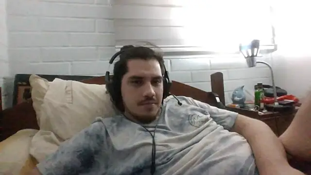 Snapshot of hung_weeb chatting on March 13, 2025, 6:26 am hung weeb online show from March 13, 2025, 6:26 am