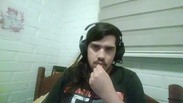 Snapshot of hung_weeb chatting on October 21, 2025, 12:44 am hung weeb online show from October 21, 2025, 12:44 am