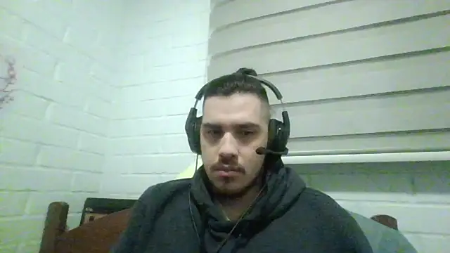 Snapshot of hung_weeb chatting on October 25, 2025, 12:40 am hung weeb online show from October 25, 2025, 12:40 am