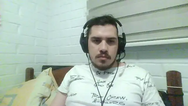 Snapshot of hung_weeb chatting on October 30, 2025, 1:51 am hung weeb online show from October 30, 2025, 1:51 am