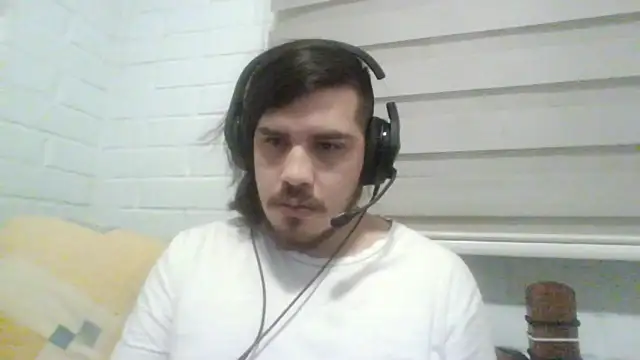 Snapshot of hung_weeb chatting on November 3, 2025, 2:02 am hung weeb online show from November 3, 2025, 2:02 am