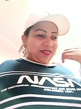 Snapshot of Alyona21 chatting on January 28, 2025, 10:23 pm Alyona21 online show from January 28, 2025, 10:23 pm