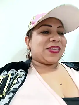 Snapshot of Alyona21 chatting on February 10, 2025, 11:45 pm Alyona21 online show from February 10, 2025, 11:45 pm