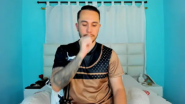 juan  jimenez online show from November 18, 2025, 1:44 am