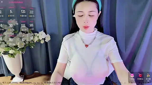 candy-yiyi online show from January 3, 2025, 3:27 am