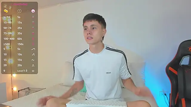 Snapshot of DustinLevine chatting on February 25, 2025, 12:36 am DustinLevine online show from February 25, 2025, 12:36 am