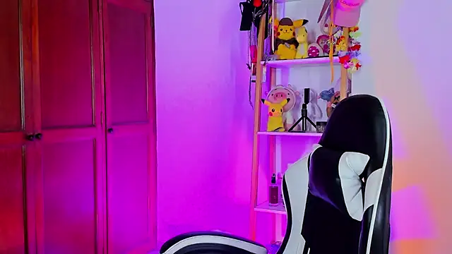 eymy-hadid online show from November 25, 2025, 9:26 pm