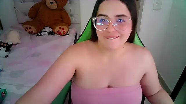 Snapshot of _alicia_z chatting on December 1, 2024, 5:57 pm alicia z online show from December 1, 2024, 5:57 pm