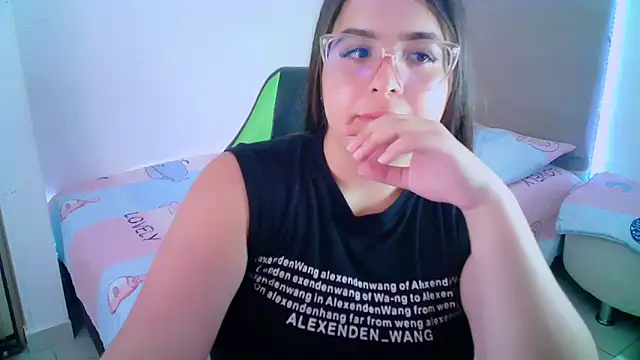 Snapshot of _alicia_z chatting on January 28, 2025, 12:15 am alicia z online show from January 28, 2025, 12:15 am