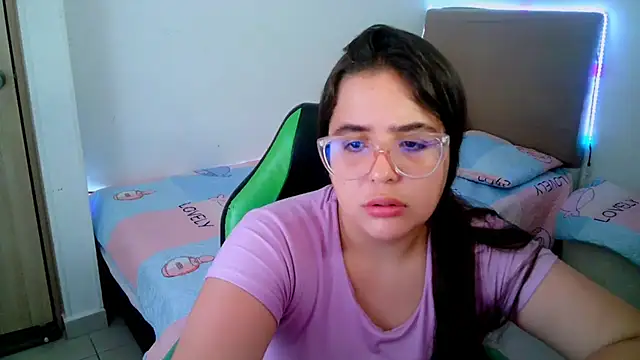 Snapshot of _alicia_z chatting on February 21, 2025, 6:04 pm alicia z online show from February 21, 2025, 6:04 pm