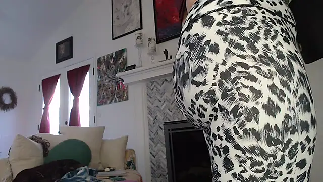 AuroraWillows online show from March 5, 2025, 9:48 pm