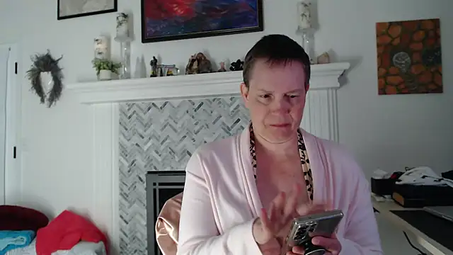 AuroraWillows online show from April 9, 2026, 2:33 am