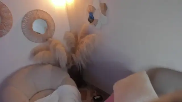 Snapshot of whiite_snow chatting on February 20, 2025, 9:20 pm whiite snow online show from February 20, 2025, 9:20 pm