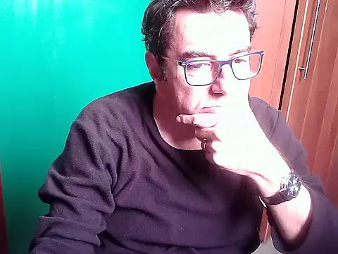 Snapshot of FernandoReuterG chatting on October 13, 2025, 2:50 pm FernandoReuterG online show from October 13, 2025, 2:50 pm