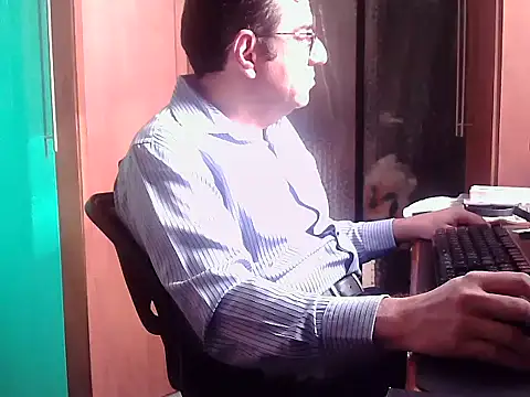 Snapshot of FernandoReuterG chatting on October 14, 2025, 3:02 pm FernandoReuterG online show from October 14, 2025, 3:02 pm