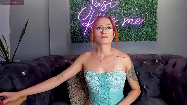 Snapshot of amy_e chatting on January 11, 2025, 6:54 pm amy e online show from January 11, 2025, 6:54 pm